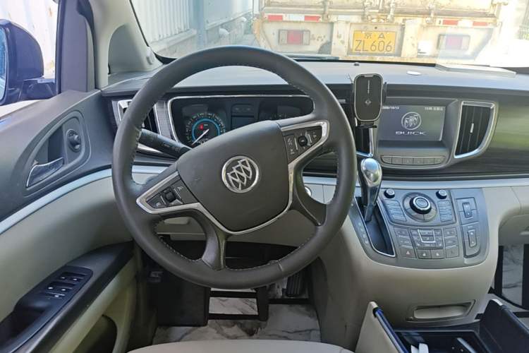 Used Buick GL8 2011 3.0L XT Luxury Business Flagship Edition Steering Wheel