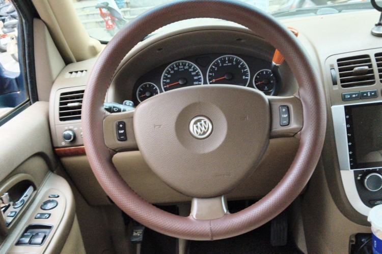 Used Buick GL8 2011 2.4L CT Comfort Edition Steering Wheel