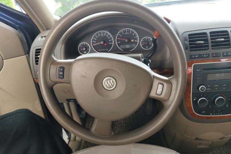 Used Buick GL8 2011 2.4L CT Comfort Edition Steering Wheel