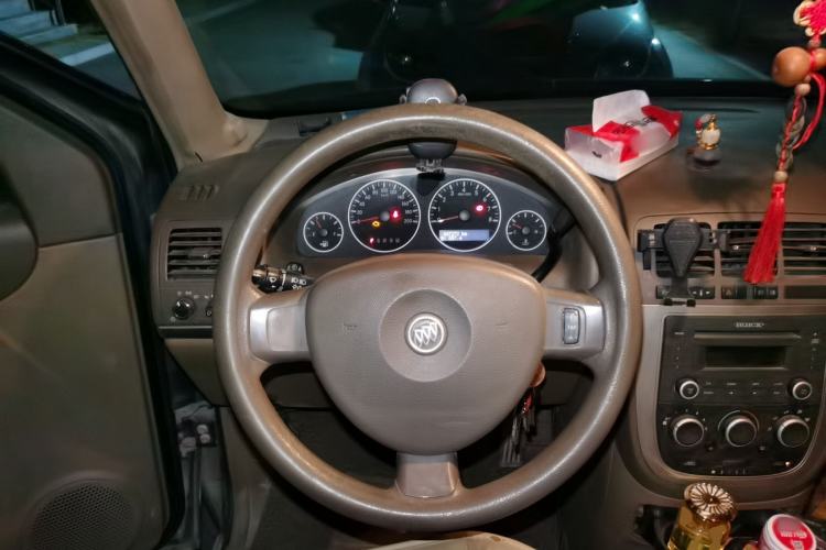 Used Buick GL8 2011 2.4L CT Comfort Edition Steering Wheel