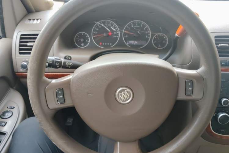 Used Buick GL8 2011 2.4L CT Comfort Edition Steering Wheel