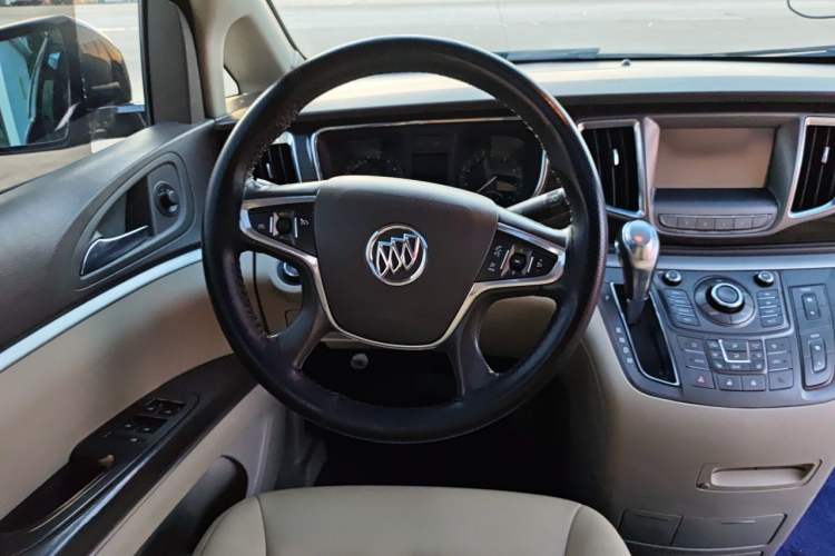 Used Buick GL8 2011 3.0L GT Luxury Business Haoya Edition Steering Wheel