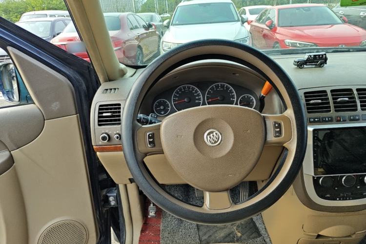 Used Buick GL8 2011 2.4L CT Comfort Edition Steering Wheel