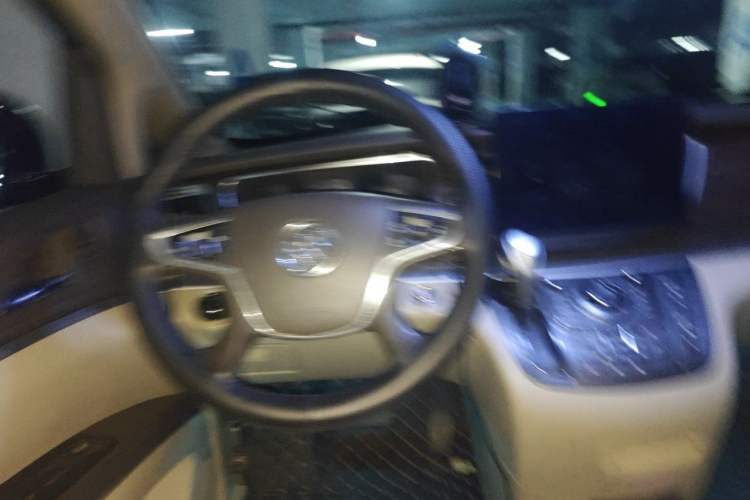 Used Buick GL8 2011 3.0L GT Luxury Business Haoya Edition Steering Wheel