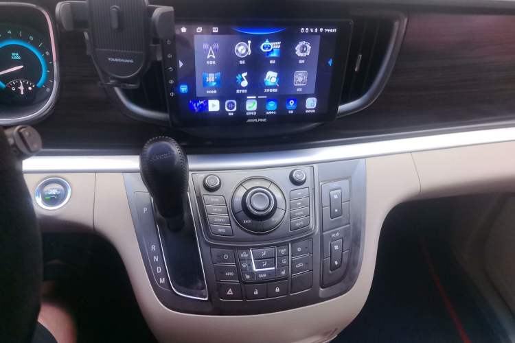 Used Buick GL8 2011 3.0L GT Luxury Business Haoya Edition Audio And AC Panel