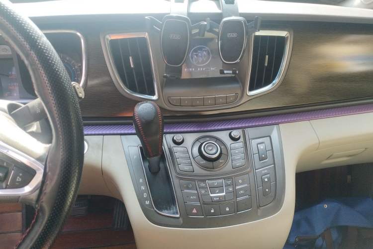 Used Buick GL8 2011 2.4L LT Luxury Business Executive Edition Audio And AC Panel