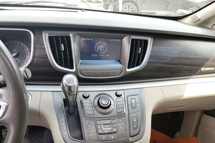 Used Buick GL8 2011 3.0L XT Luxury Business Flagship Edition Audio And AC Panel