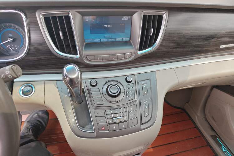 Used Buick GL8 2011 3.0L XT Luxury Business Flagship Edition Audio And AC Panel