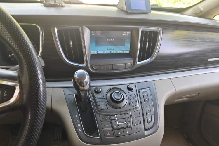 Used Buick GL8 2011 3.0L XT Luxury Business Flagship Edition Audio And AC Panel