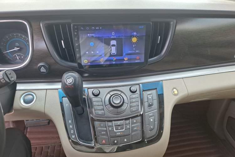 Used Buick GL8 2011 2.4L LT Luxury Business Executive Edition Audio And AC Panel