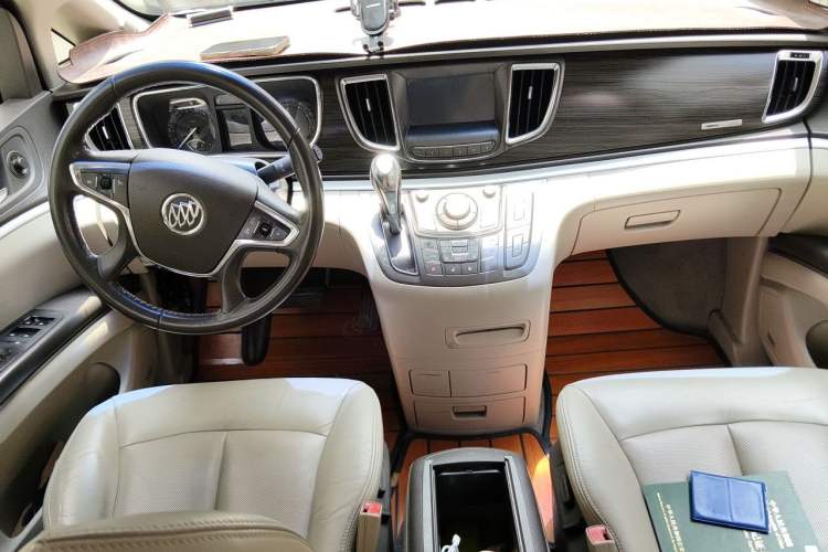 Used Buick GL8 2011 3.0L XT Luxury Business Flagship Edition Center Console
