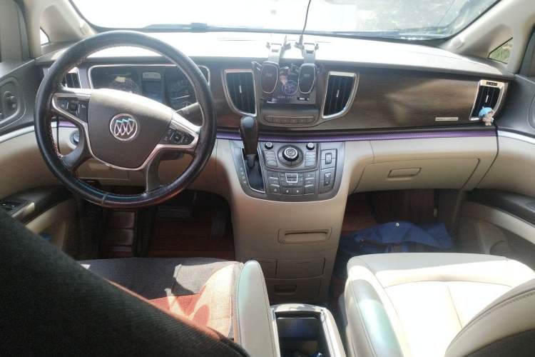 Used Buick GL8 2011 2.4L LT Luxury Business Executive Edition Center Console