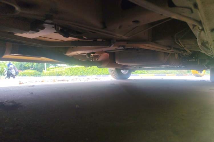 Used Buick GL8 2011 2.4L LT Luxury Business Executive Edition Chassis Rear Left