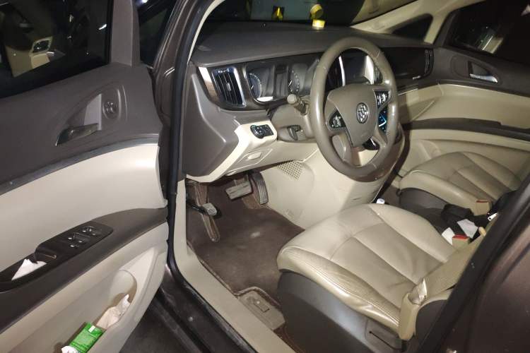Used Buick GL8 2011 2.4L LT Luxury Business Executive Edition Driver Seat