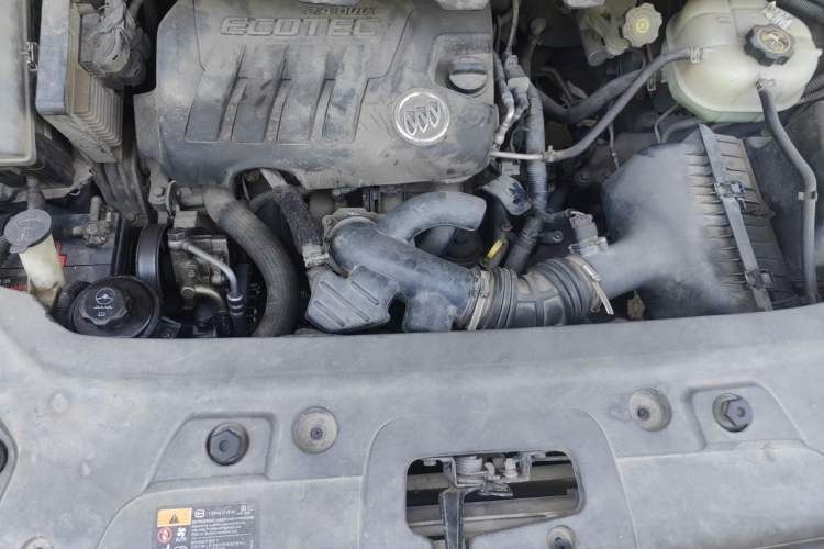 Used Buick GL8 2011 2.4L CT Luxury Business Comfort Edition Engine Bay