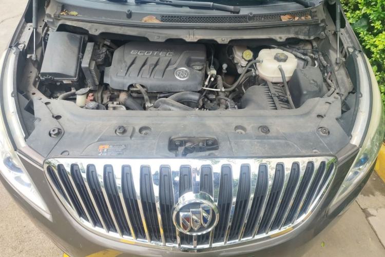 Used Buick GL8 2011 2.4L LT Luxury Business Executive Edition Engine Bay