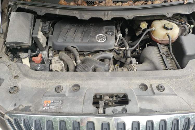 Used Buick GL8 2011 2.4L LT Luxury Business Executive Edition Engine Bay