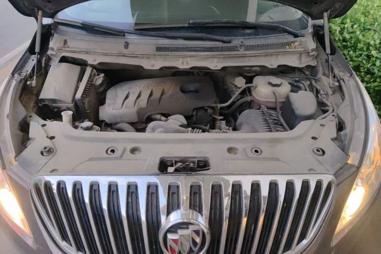 Used Buick GL8 2011 2.4L CT Luxury Business Comfort Edition Engine Bay