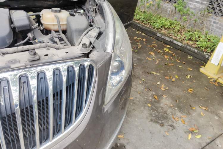 Used Buick GL8 2011 2.4L LT Luxury Business Executive Edition Engine Bay Left