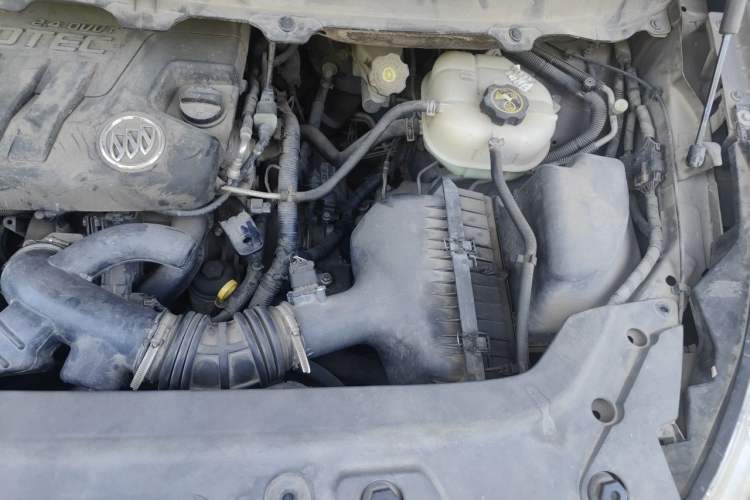 Used Buick GL8 2011 2.4L CT Luxury Business Comfort Edition Engine Bay Left