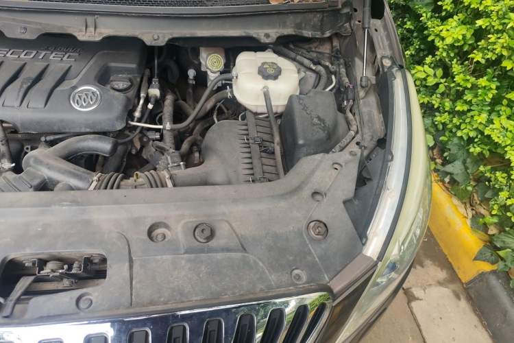 Used Buick GL8 2011 2.4L LT Luxury Business Executive Edition Engine Bay Left