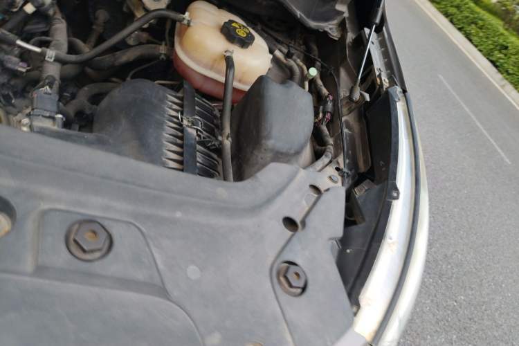 Used Buick GL8 2011 2.4L LT Luxury Business Executive Edition Engine Bay Left