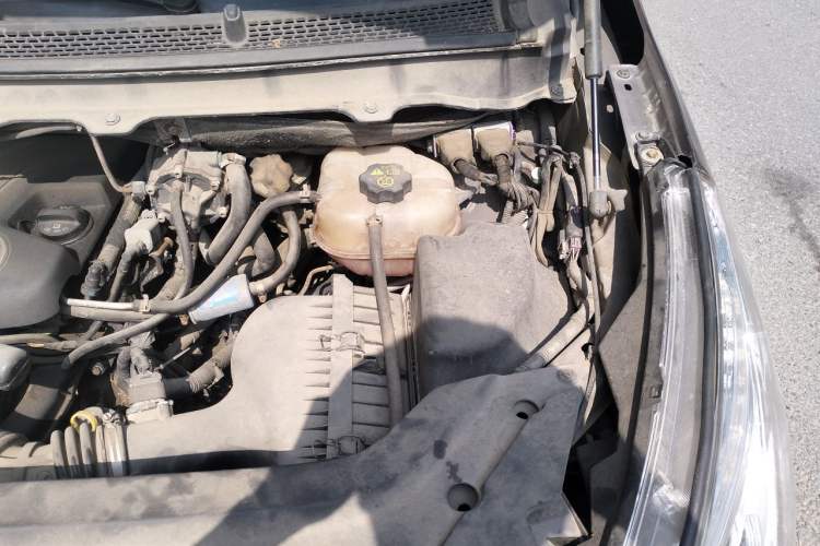 Used Buick GL8 2011 2.4L LT Luxury Business Executive Edition Engine Bay Left