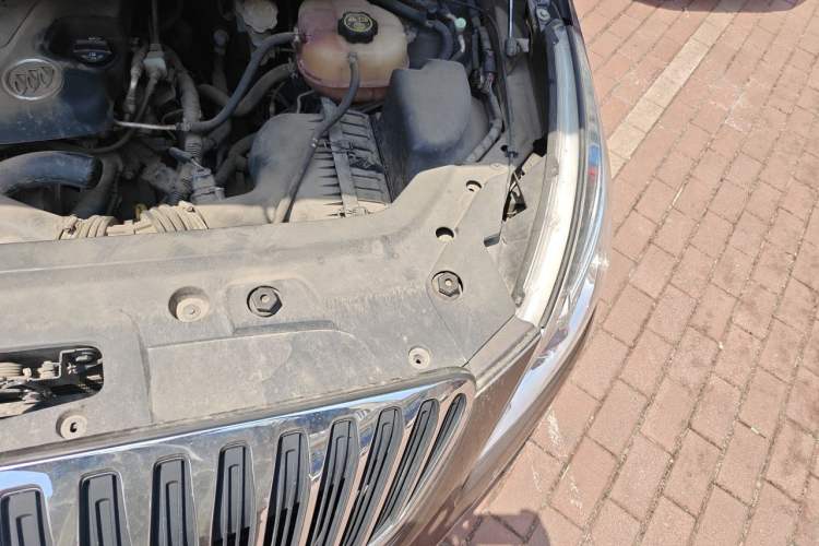 Used Buick GL8 2011 2.4L LT Luxury Business Executive Edition Engine Bay Left