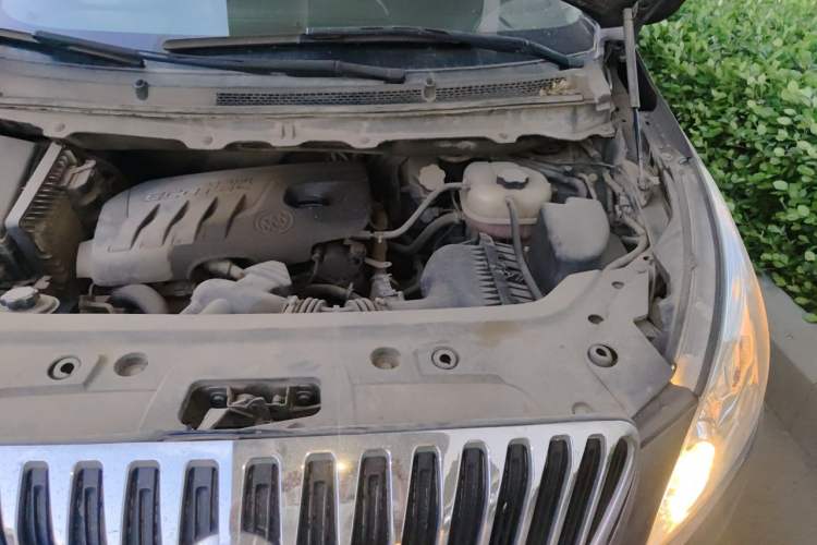 Used Buick GL8 2011 2.4L CT Luxury Business Comfort Edition Engine Bay Left