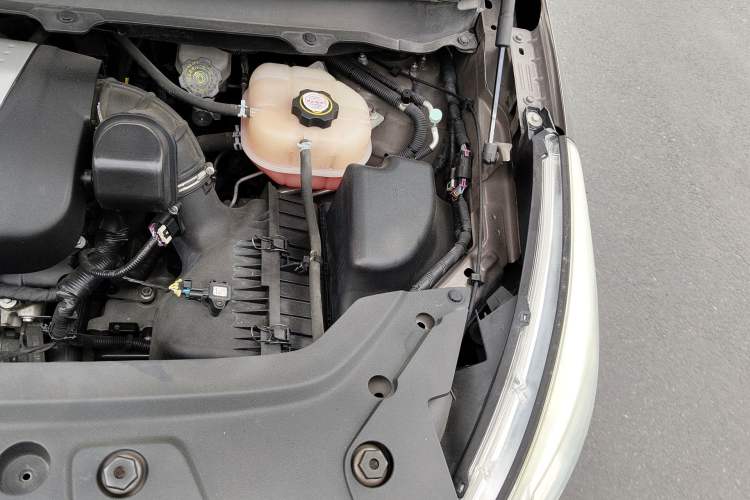 Used Buick GL8 2011 3.0L XT Luxury Business Flagship Edition Engine Bay Left