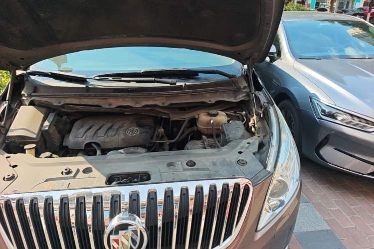 Used Buick GL8 2011 2.4L CT Luxury Business Comfort Edition Engine Bay Left