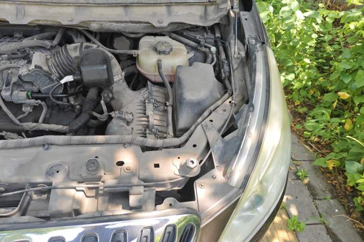 Used Buick GL8 2011 3.0L XT Luxury Business Flagship Edition Engine Bay Left