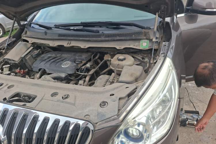 Used Buick GL8 2011 2.4L LT Luxury Business Executive Edition Engine Bay Left