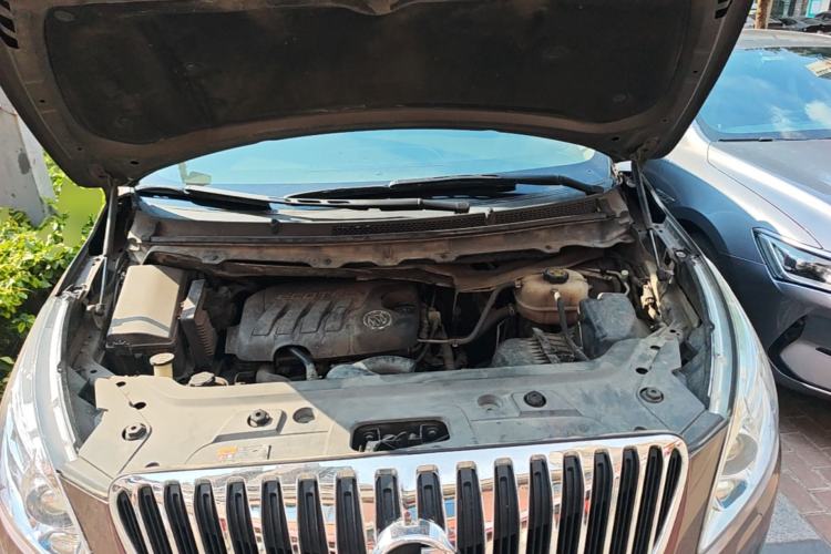 Used Buick GL8 2011 2.4L CT Luxury Business Comfort Edition Engine Bay