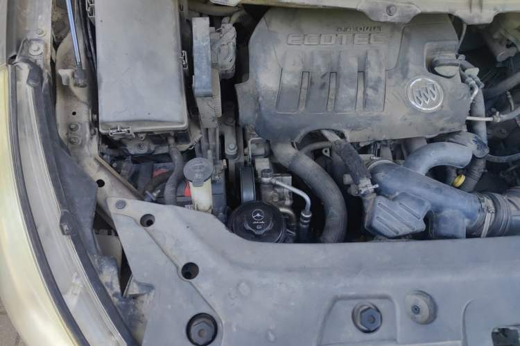 Used Buick GL8 2011 2.4L CT Luxury Business Comfort Edition Engine Bay Right