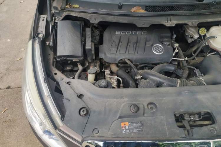 Used Buick GL8 2011 2.4L LT Luxury Business Executive Edition Engine Bay Right