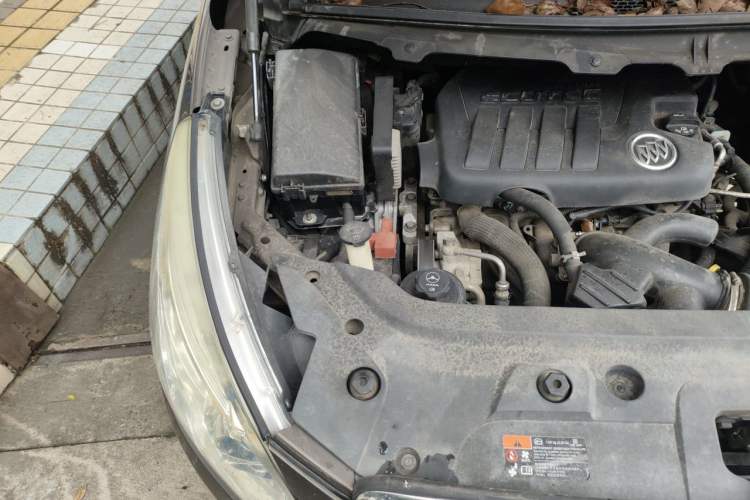 Used Buick GL8 2011 2.4L LT Luxury Business Executive Edition Engine Bay Right