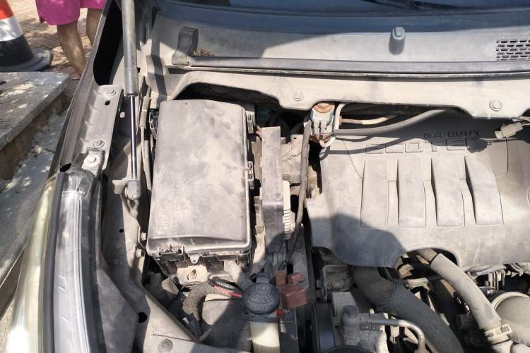 Used Buick GL8 2011 2.4L LT Luxury Business Executive Edition Engine Bay Right