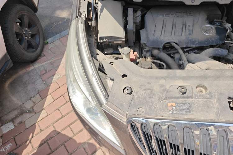 Used Buick GL8 2011 2.4L LT Luxury Business Executive Edition Engine Bay Right