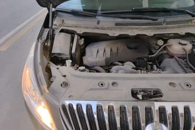 Used Buick GL8 2011 2.4L CT Luxury Business Comfort Edition Engine Bay Right