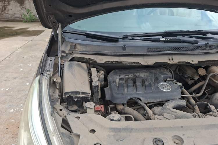 Used Buick GL8 2011 2.4L LT Luxury Business Executive Edition Engine Bay Right