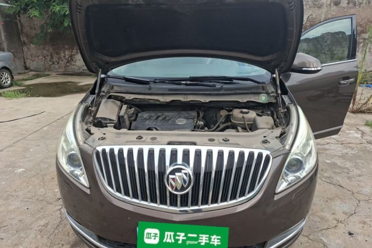 Used Buick GL8 2011 2.4L LT Luxury Business Executive Edition Engine Bay