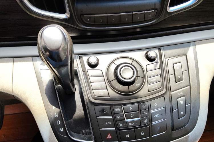 Used Buick GL8 2011 3.0L XT Luxury Business Flagship Edition Gear Lever