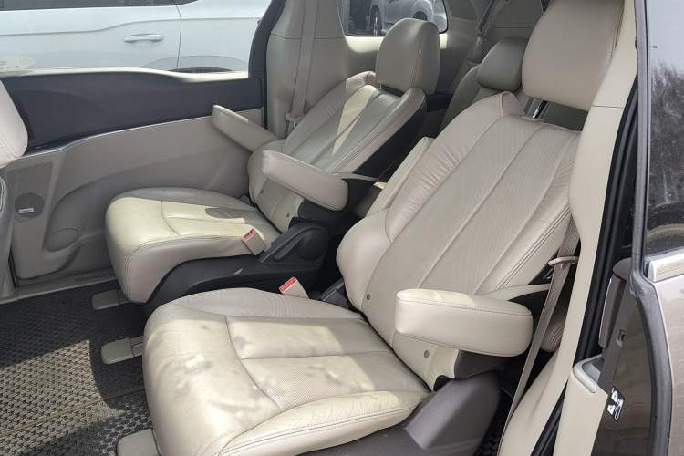 Used Buick GL8 2011 3.0L XT Luxury Business Flagship Edition Left Rear Seat