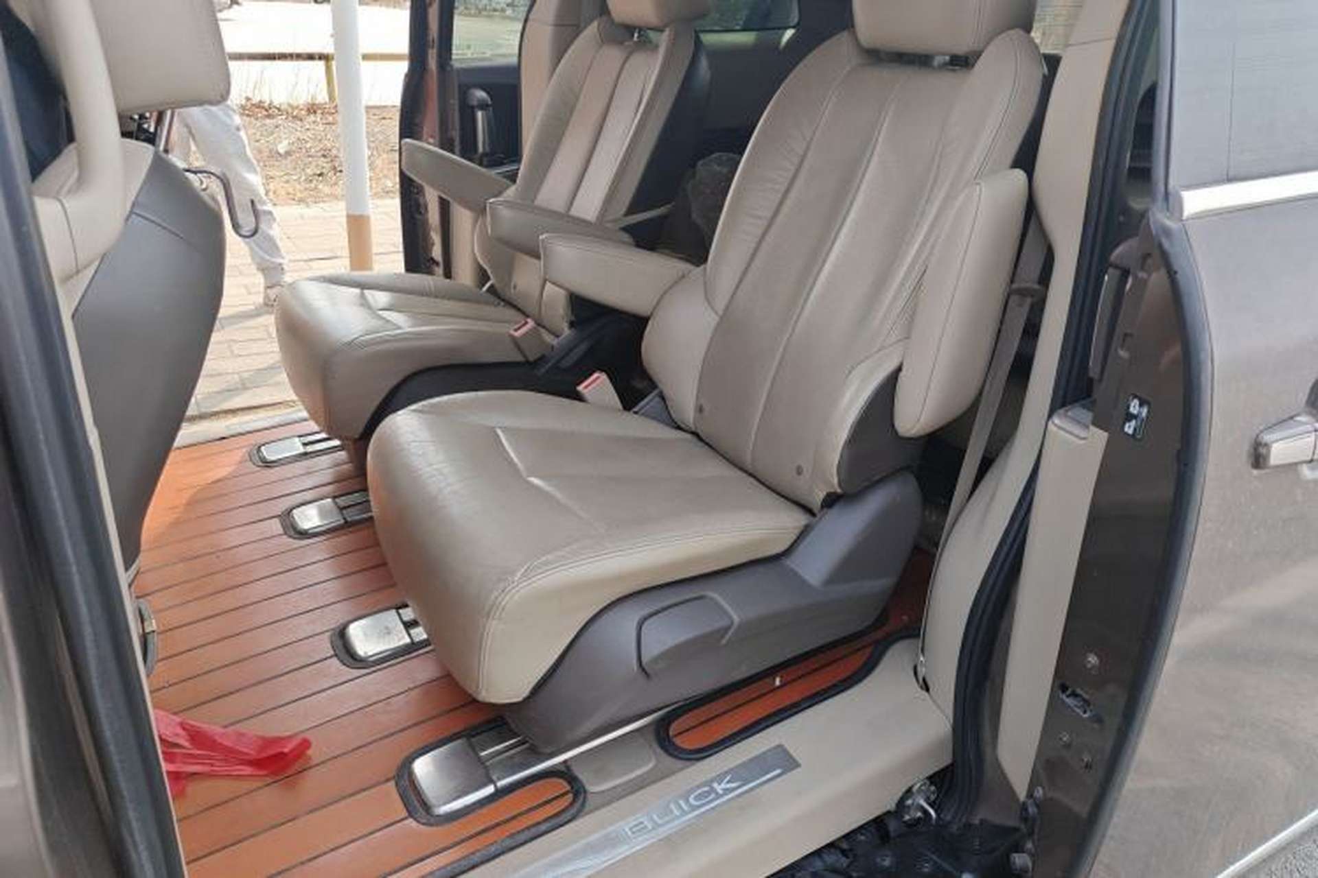 Used Buick GL8 2011 3.0L XT Luxury Business Flagship Edition Left Rear Seat