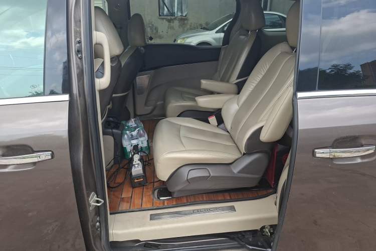 Used Buick GL8 2011 2.4L LT Luxury Business Executive Edition Left Rear Seat