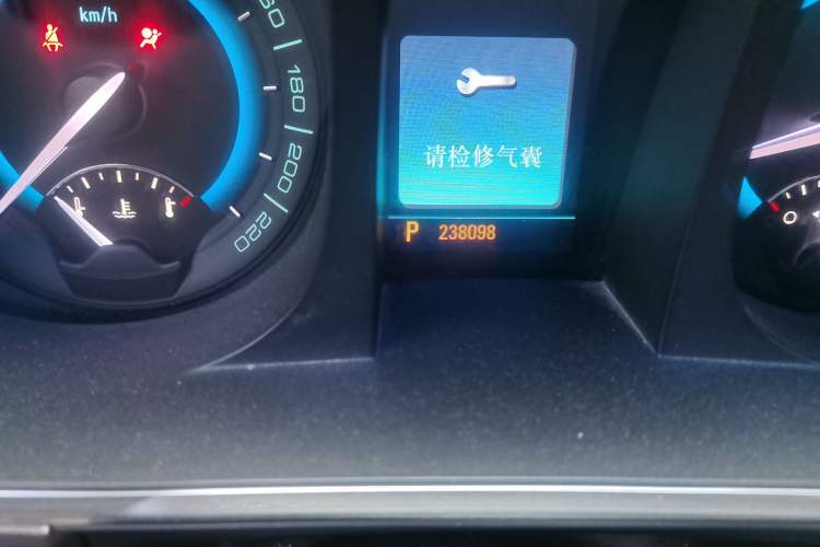 Used Buick GL8 2011 3.0L GT Luxury Business Haoya Edition Odometer Close Up