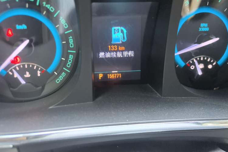 Used Buick GL8 2011 3.0L GT Luxury Business Haoya Edition Odometer Close Up