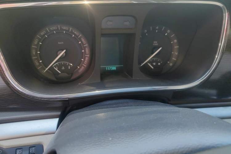 Used Buick GL8 2011 2.4L CT Luxury Business Comfort Edition Odometer Close Up