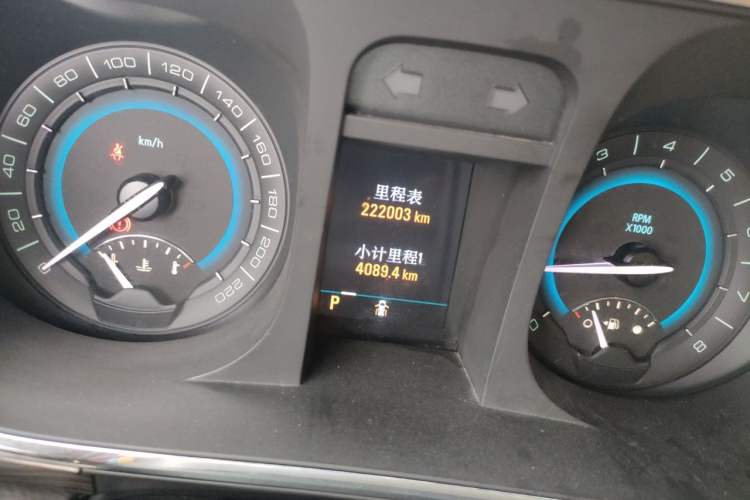 Used Buick GL8 2011 2.4L LT Luxury Business Executive Edition Odometer Close Up